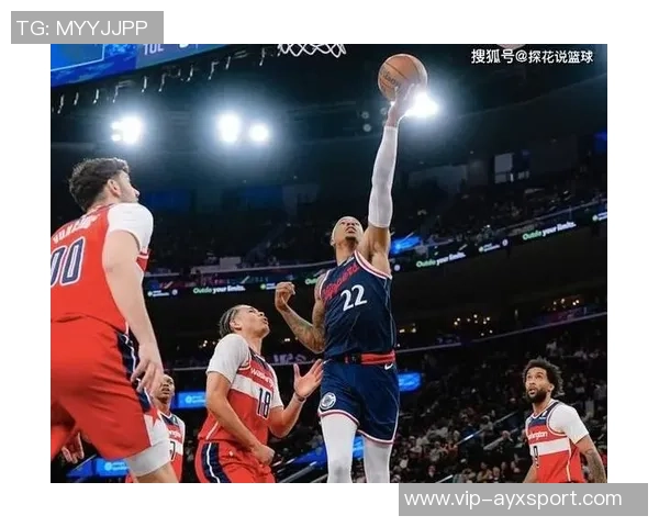 莱昂纳德全场表现出色19投11中砍下33分5篮板5助攻3抢断1盖帽正负值高达31